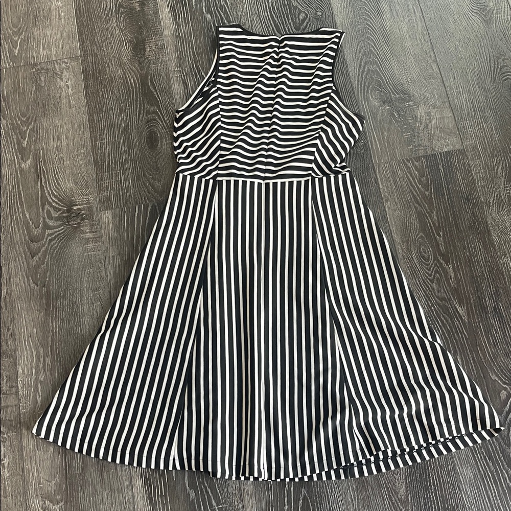 Banana Republic Monochrome Striped Dress - Picture 3 of 3